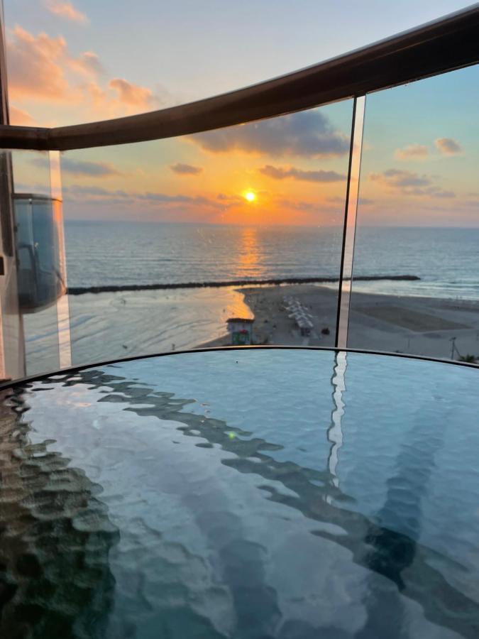 Suite On The Beach Haifa Buitenkant foto