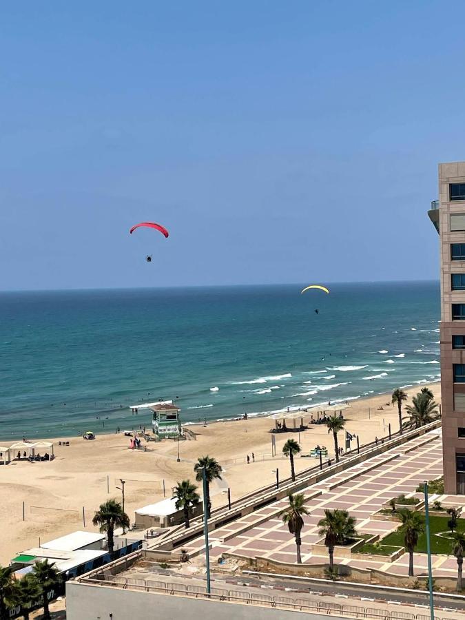 Suite On The Beach Haifa Buitenkant foto
