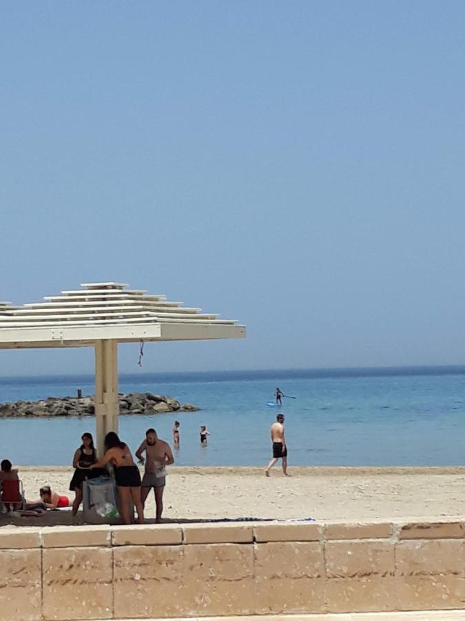 Suite On The Beach Haifa Buitenkant foto