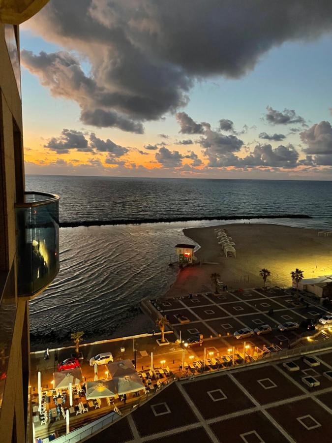 Suite On The Beach Haifa Buitenkant foto