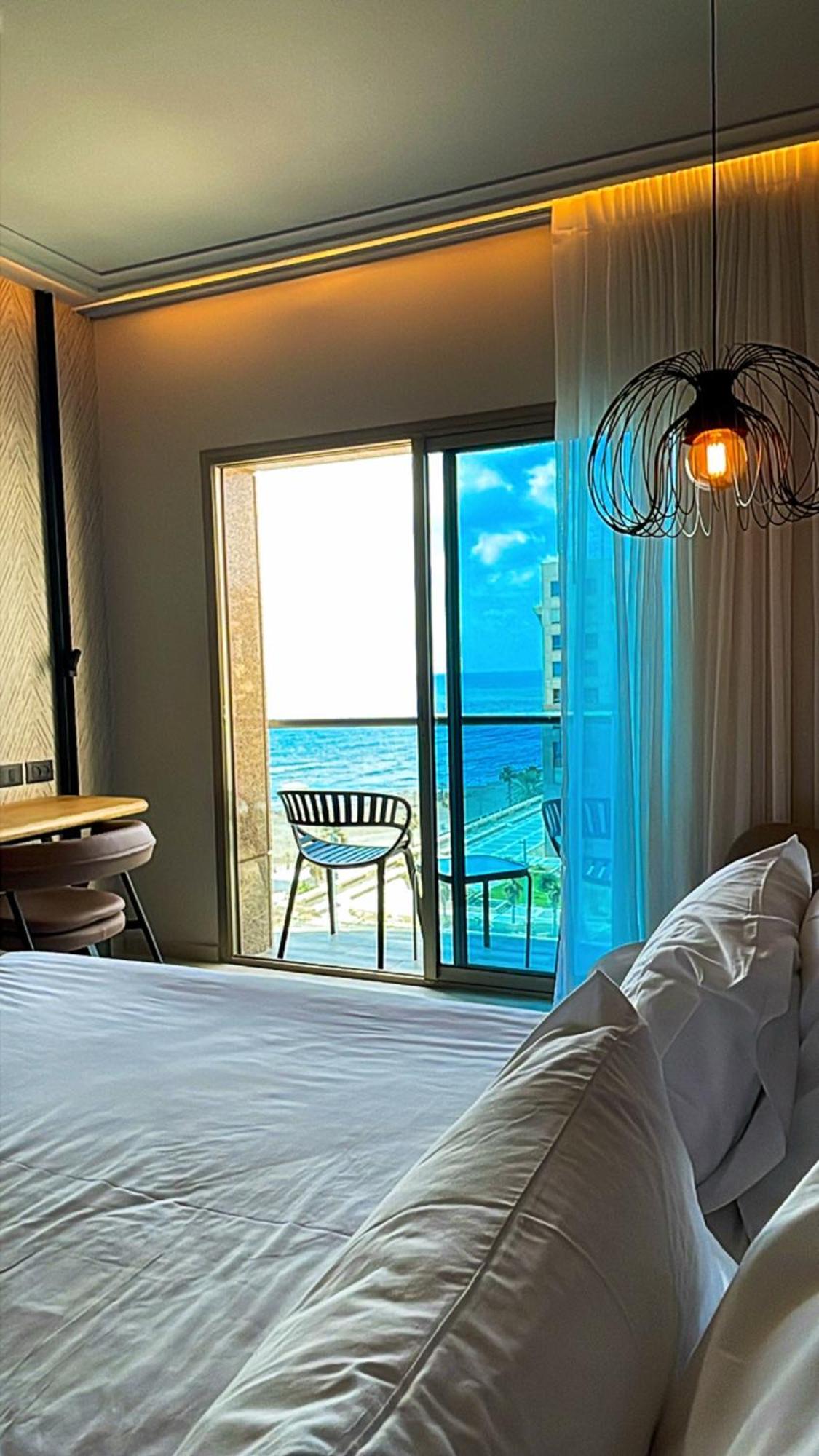 Suite On The Beach Haifa Buitenkant foto