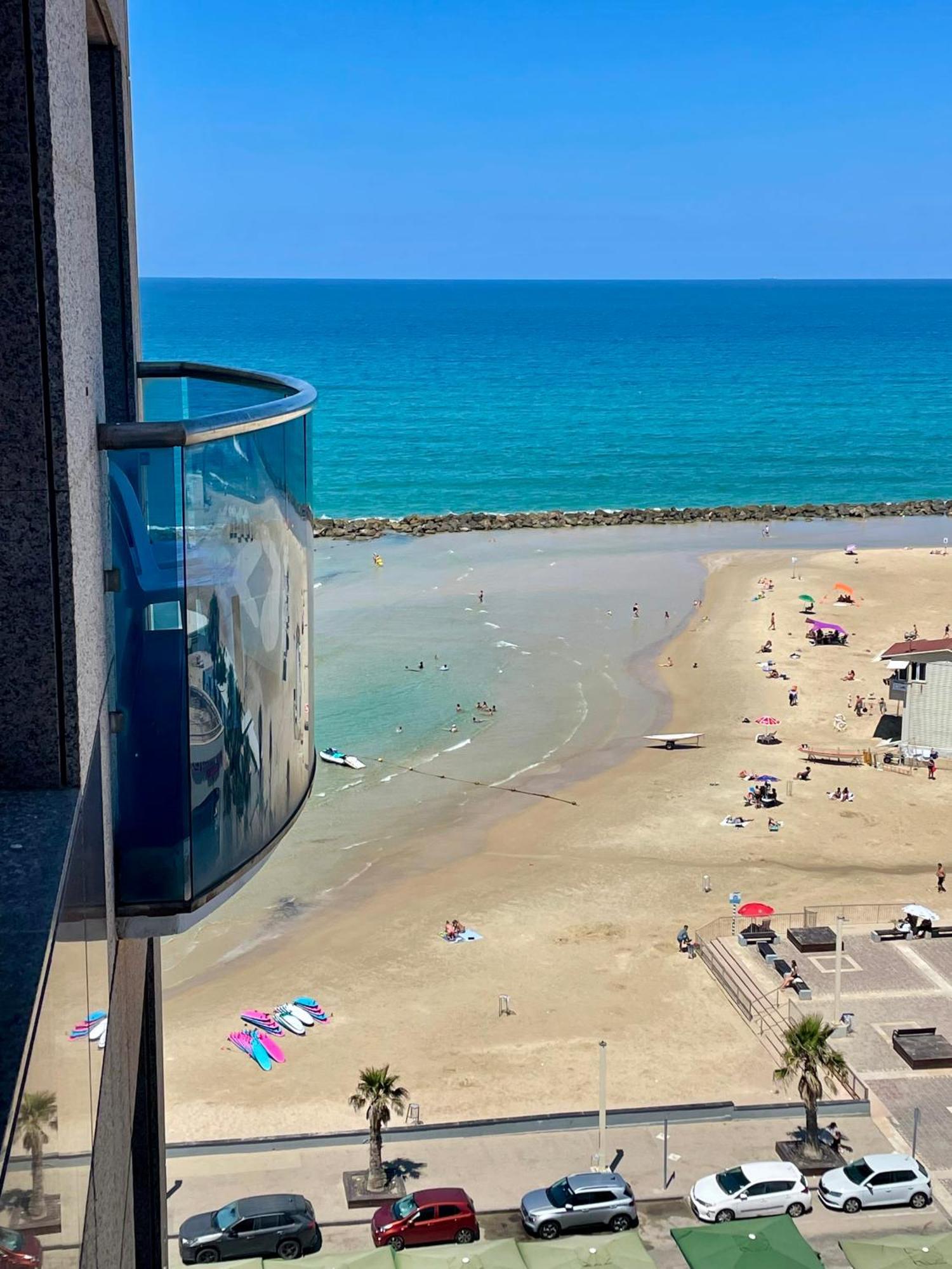 Suite On The Beach Haifa Buitenkant foto