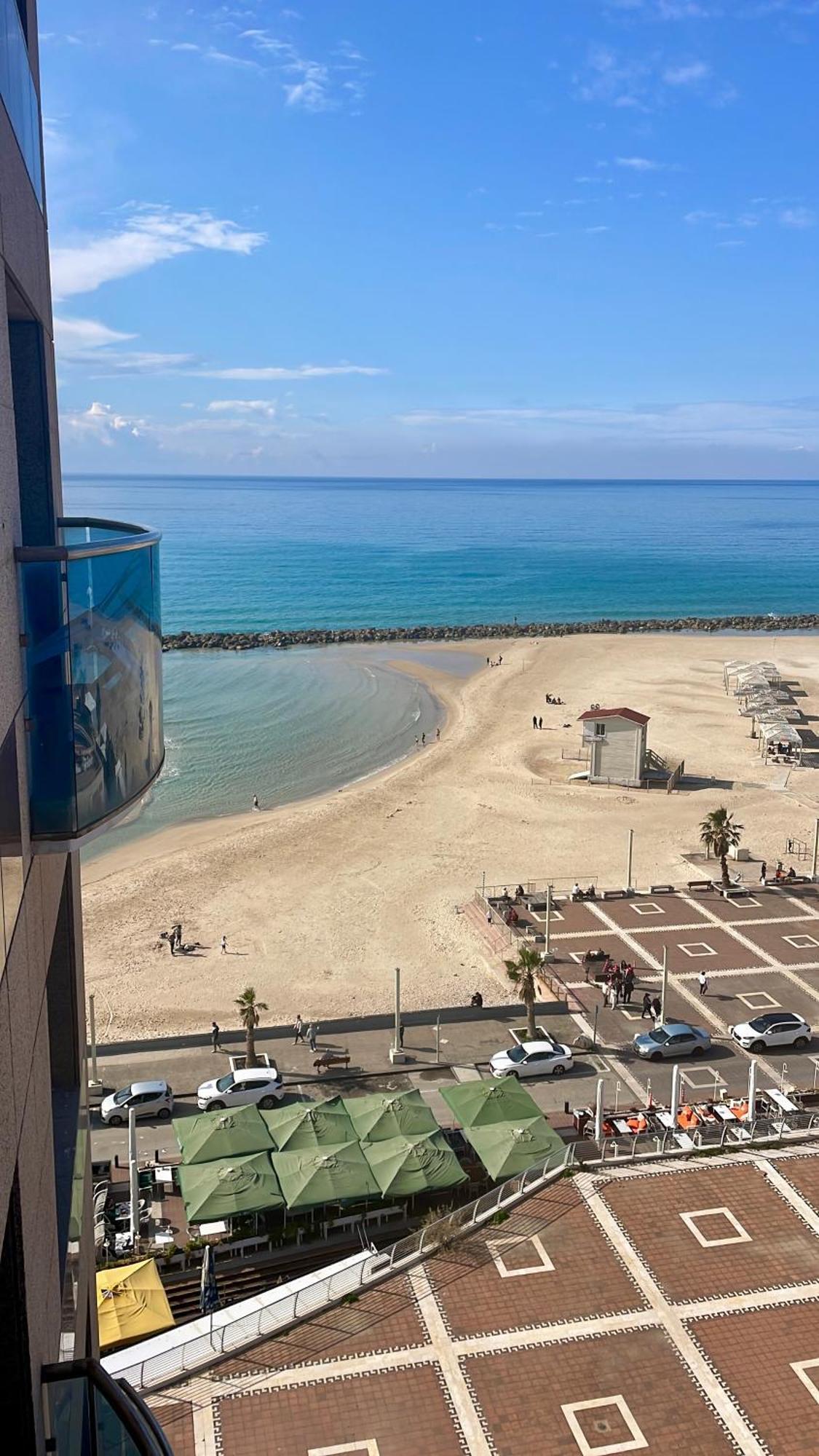 Suite On The Beach Haifa Buitenkant foto