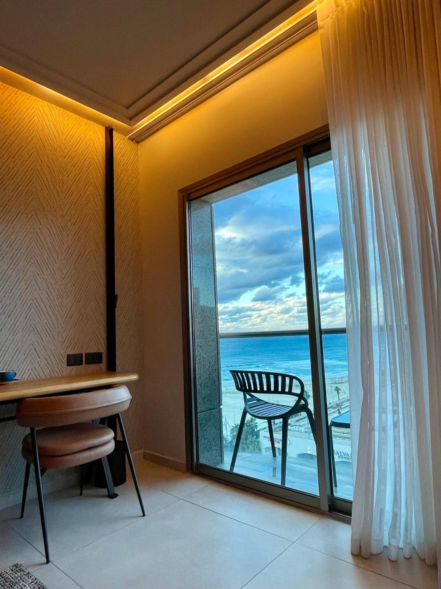 Suite On The Beach Haifa Buitenkant foto