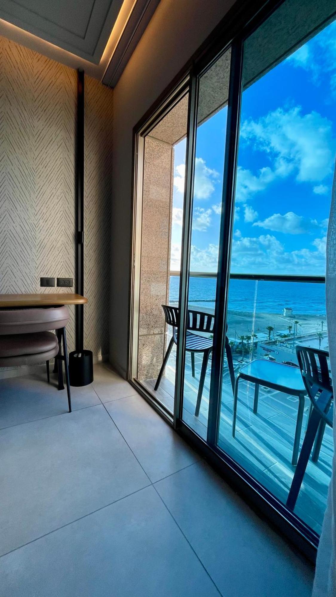 Suite On The Beach Haifa Buitenkant foto