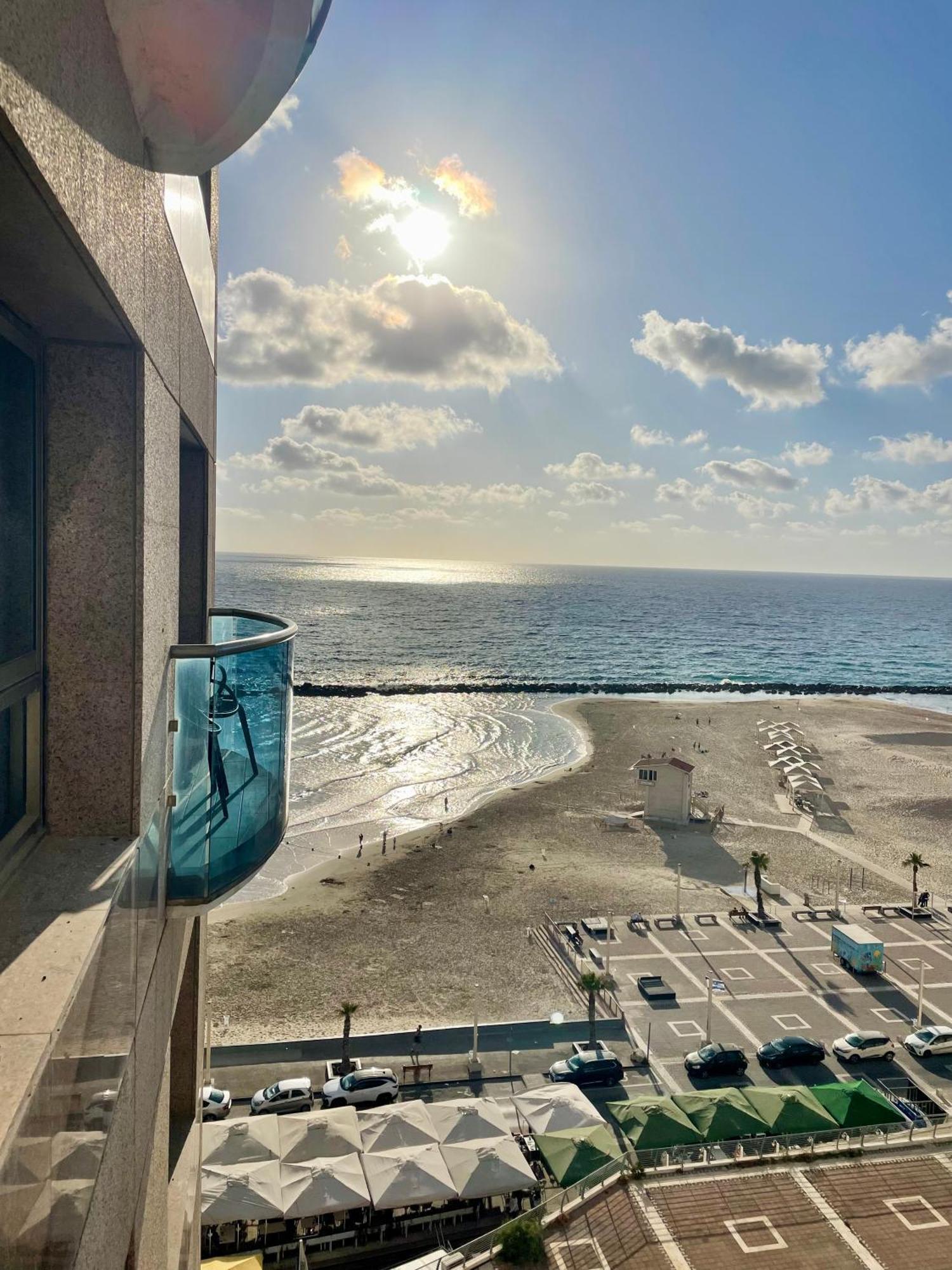 Suite On The Beach Haifa Buitenkant foto